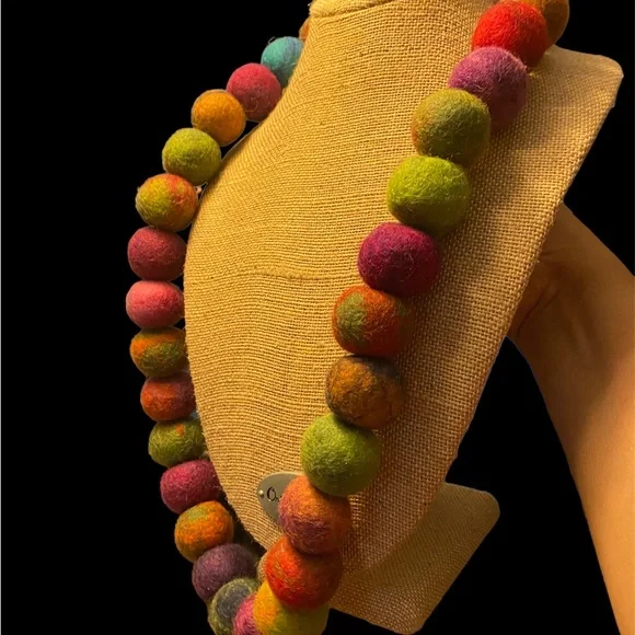 Beaded felt colorful necklace - Picture 3 of 9
